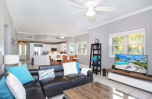 Old Man Bay Condo | On the Bay #103 Ocean Front Condo on Northside