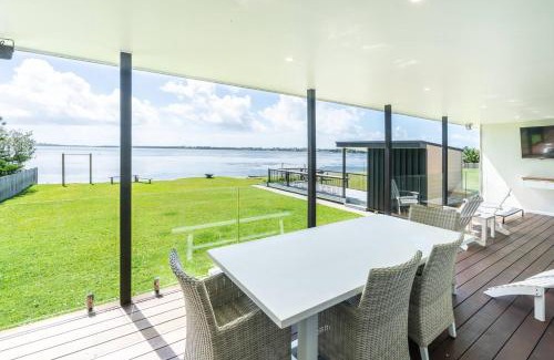 Gorokan House | On The Corso - Sun-soaked Serenity with Lake Access