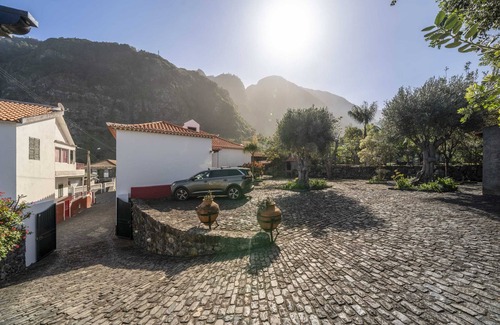 Ponta Delgada House | On the North Coast, by the sea - Casa do Terreiro