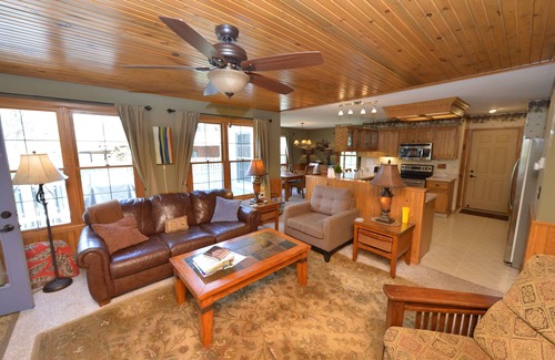 Estes Park House | On the river.fish from the porch! Close to RMNP.5 star reviews