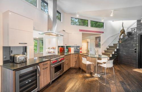 Saugatuck House | On the Riverfront