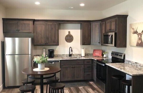 Salmon House | On the Salmon River-Cabin 1 - 2 Bed, 2 Bath, Sleeps 6