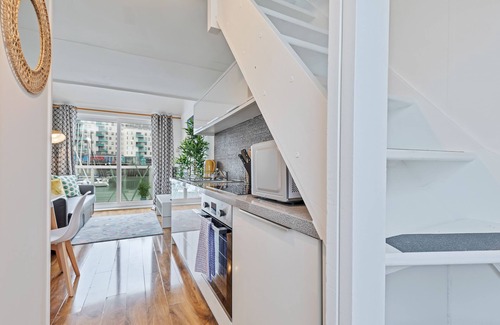 Brighton Apartment | On the Water 2 with Free Parking | By My Getaways