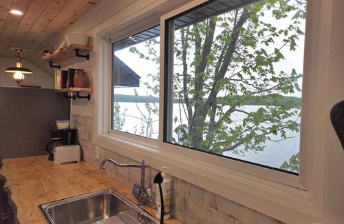 Magnetawan Cottage | On the waters edge of Lake Cecebe Tranquility above Muskoka at Rockwynn Cottages