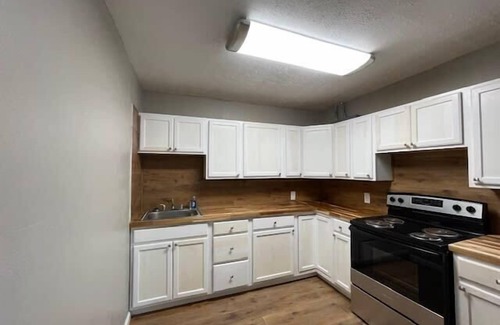 Lawton Apartment | One Bed 1 Bath with Full Kitchen near Fort Sill