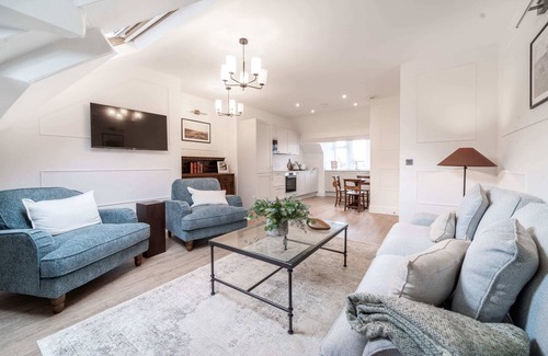 Hoylake Apartment | One Bed Luxury Hoylake Penthouse