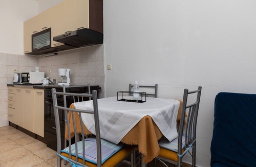 Lokva Rogoznica Apartment | One bedroom apartment with balcony and sea view Lokva Rogoznica, Omiš (A-2973-d)