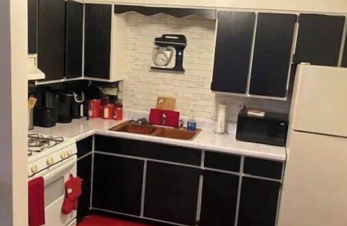 North Chicago House | One bedroom apartment located 5 minutes from Great Lakes Navel Base.