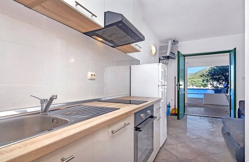 Pokrivenik Apartment | One bedroom apartment near beach Cove Pokrivenik, Hvar (A-10419-a)