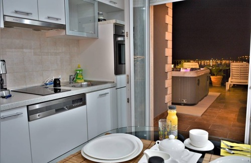 Podstrana Apartment | One bedroom apartment with terrace and sea view Podstrana, Split (A-8616-b)