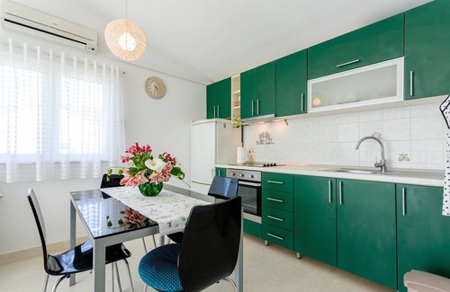 Stomorska Apartment | One bedroom apartment with balcony and sea view Cove Gornja Krusica, Šolta (A-20021-a)