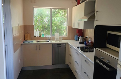 North Narrabeen Apartment | One bedroom apartment over looking the lake and only 400mtrs walk to the beach