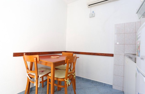 Slatine Apartment | One bedroom apartment near beach Slatine, Čiovo (A-14541-c)