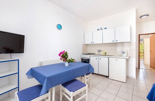 Municipality of Trogir Apartment | One bedroom apartment near beach Arbanija, Čiovo (A-19527-b)