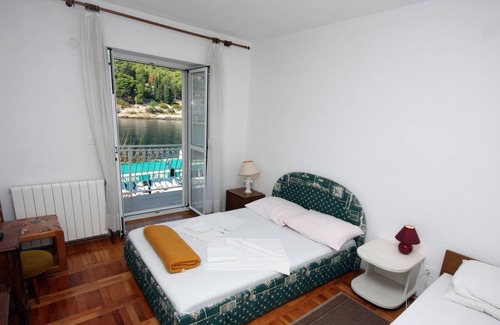 Stomorska Apartment | One bedroom apartment with balcony Stomorska, Šolta (A-781-a)