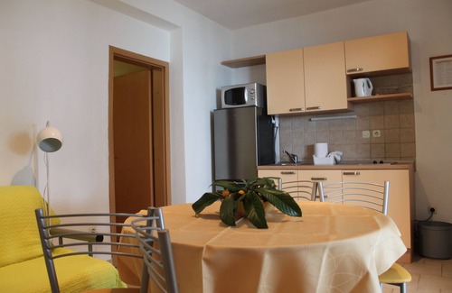 Gradac Apartment | One bedroom apartment near beach Zaostrog, Makarska (A-2625-a)