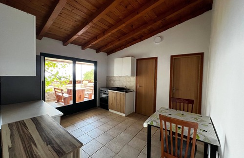 Gdinj Apartment | One bedroom apartment near beach Cove Rapak, Hvar (A-12779-e)