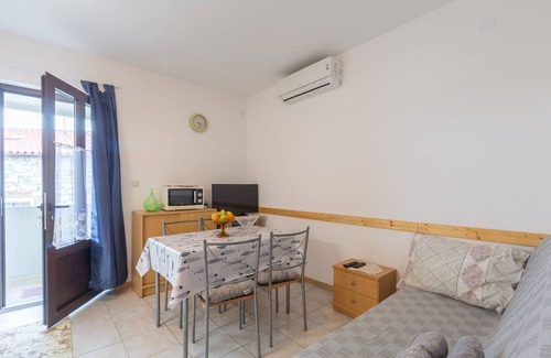 Krizine Apartment | One bedroom apartment near beach Sveti Ivan, Umag (A-9692-a)