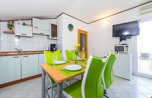 Vrsi Apartment | One bedroom apartment near beach Vrsi - Mulo, Zadar (A-5951-e)