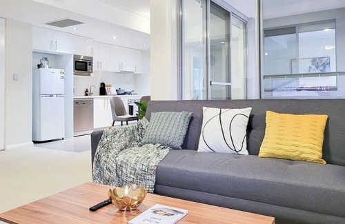 Gordon Apartment | One bedroom Apartment walk to Gordon Train Station