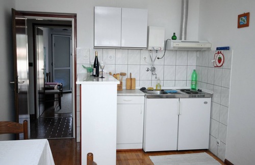 Maslinica Apartment | One bedroom apartment with terrace and sea view Maslinica, Šolta (A-776-b)