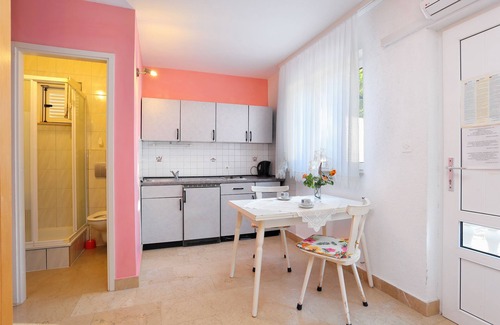 Marusici Apartment | One bedroom apartment with terrace and sea view Marušići, Omiš (A-18497-a)