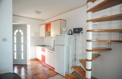 Caska Apartment | One bedroom apartment with terrace and sea view Caska, Pag (A-3085-b)