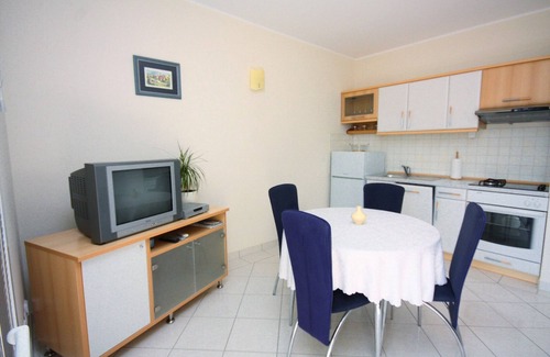 Vinisce Apartment | One bedroom apartment with terrace and sea view Vinišće, Trogir (A-5229-a)