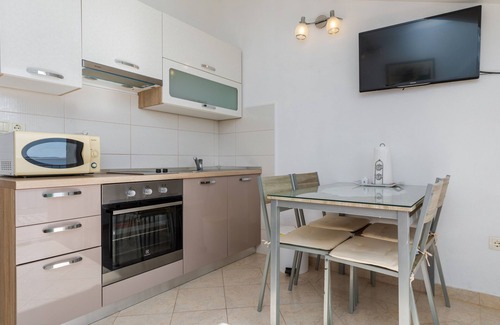 Marusici Apartment | One bedroom apartment with terrace and sea view Marušići, Omiš (A-1131-e)
