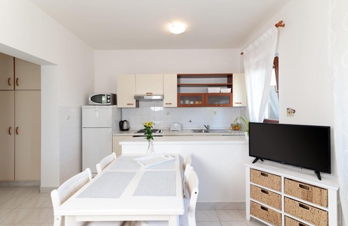 Muline Apartment | One bedroom apartment with terrace Muline, Ugljan (A-8521-f)