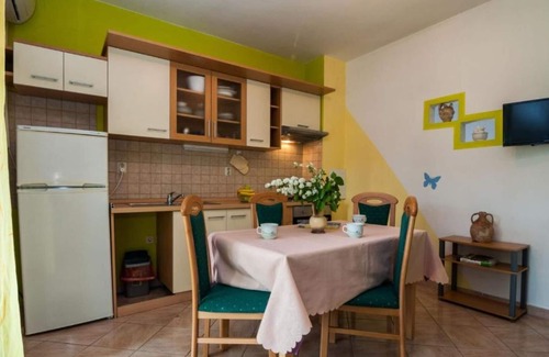 Susica Apartment | One Bedroom Apartment with Terrace (owner Cvita 2)