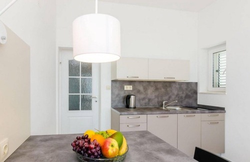 Plat Apartment | One bedroom apartment with terrace and sea view Plat, Dubrovnik (A-23567-d)