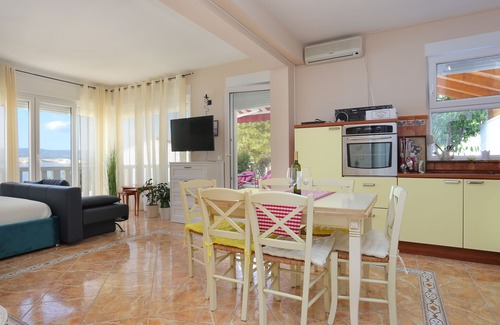 Lokva Rogoznica Apartment | One bedroom apartment with terrace and sea view Lokva Rogoznica, Omiš (A-13226-a)