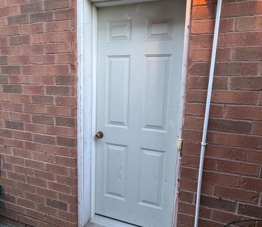 Churchill Meadows House | One Bedroom Basement Appartment