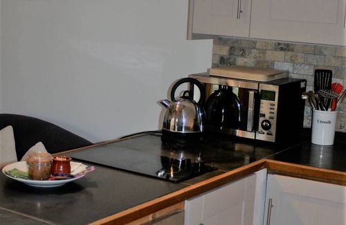 Cranbrook House | One bedroom Cottage and in anothr building separate en suite B & B family room