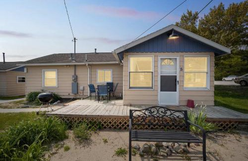 Oscoda House | One bedroom cottage on the beach