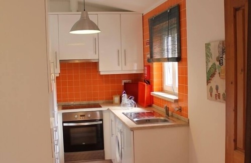 Almocageme Cottage | One bedroom cottage with pool set in tranquil settings.