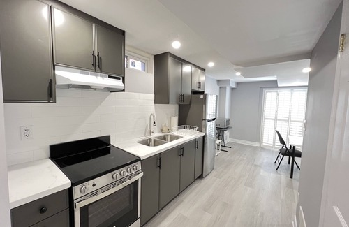 Meadowvale Village House | One bedroom ensuite toilet on main level & kitchen, living, bathroom lower level