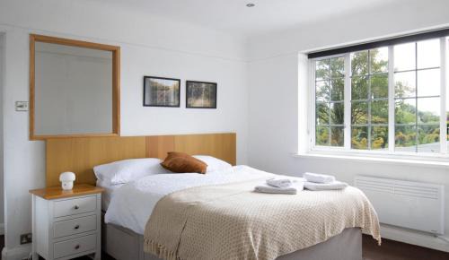 Sutton Apartment | One-Bedroom flat in Cheam Village