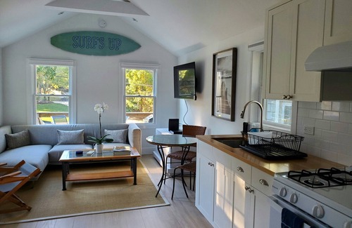 Hampton Bays House | One Bedroom Hamptons Waterfront Cottage