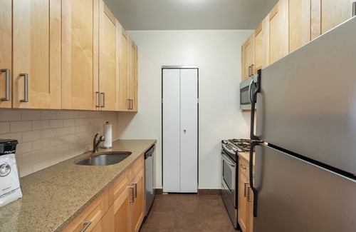 Battery Park City Apartment | One Bedroom in Prime Financial District Location
