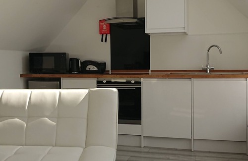 Bexhill-on-Sea House | One Bedroom Modern Terraced House