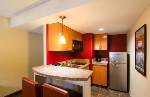 Westborough House | One Bedroom Queen Suite with sofa bed and fully equipped kitchen