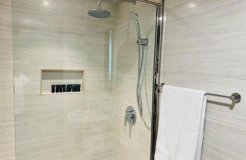Al Hoora Apartment | One Bedroom Sea View 31st Floor