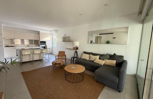 Surry Hills Apartment | One Bedroom & Study in Surry Hills