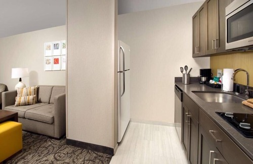The Roads Apartment | One Bedroom Suite Near Simpson Park MIA