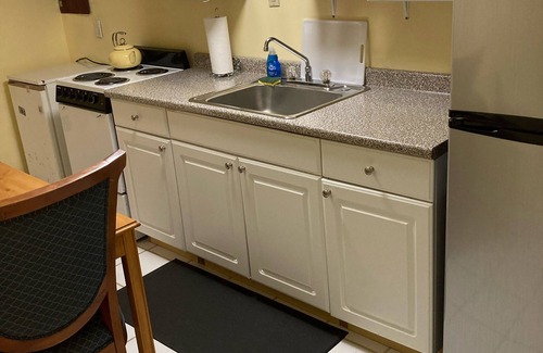 Elmont House | One bedroom walk down with private entrance ,ten minutes from JFK Airport.