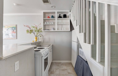 Lincoln Terrace Apartment | One Block Away From OU Medical