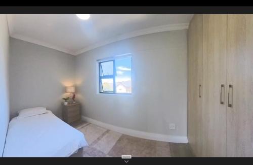 Tokai Apartment | One double bed en-suite