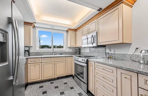 Ridgefield House | One level Home w/hot tub minutes from Ilana Casino on Acreage. Close to freeway
